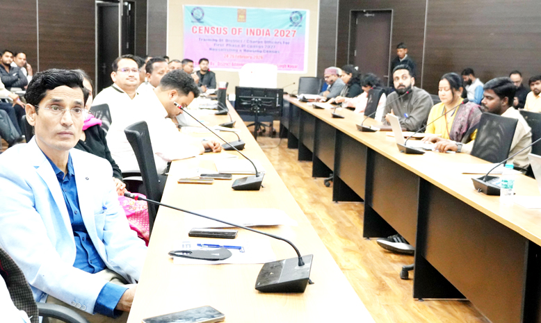 जनगणना कार्यों हेतु सुपरवाइजरों एवं गणनाकारों को डिजिटल डेटा संकलन सहित विविध प्रशिक्षण, जानकारियां, दिशा निर्देश दिए