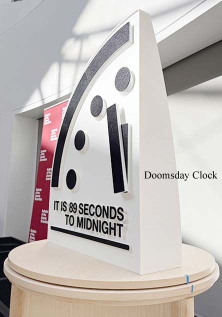 वैज्ञानिकों ने दी चेतावनी, दुनिया का अंत करीब, डूम्सडे क्लॉक खतरनाक स्तर पर