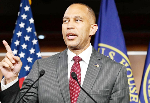 Washington Democratic leader Hakeem Jeffries criticized Donald Trump, saying he exacerbated Americans' hardship by waging an unnecessary and ill-prepared war, adding to Trump's troubles