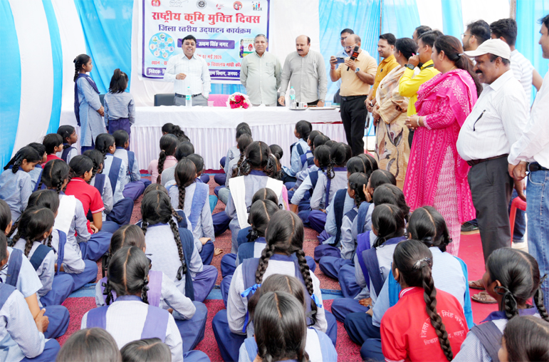 07-05-2026 Rudrapur DM Nitin Singh Bhadauria inaugurated National Deworming Day by administering the deworming drug Albendazole and shared tips for better health