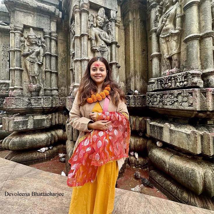 22 August Devoleena Bhattacharjee bold Indian television actress, Bharatanatyam dancer, model sought blessings by offering prayers Kamakhya temple in Guwahati